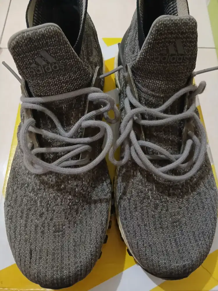 Dijual Sepatu Ultra boost Adidas Size 44