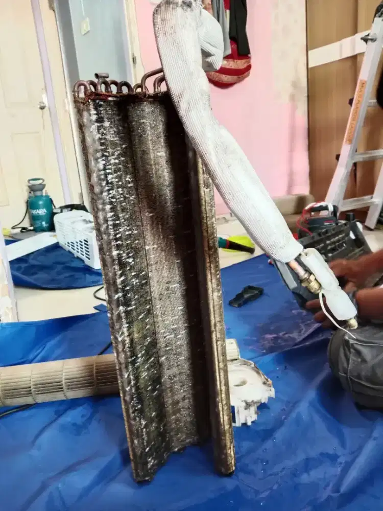 SERVICE AC PERBAIKAN DAN MAINTENANCE