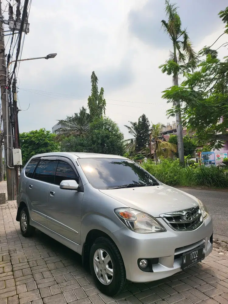 [Gress Mobil Kutisari]Xenia Li Deluxe + Manual 2010