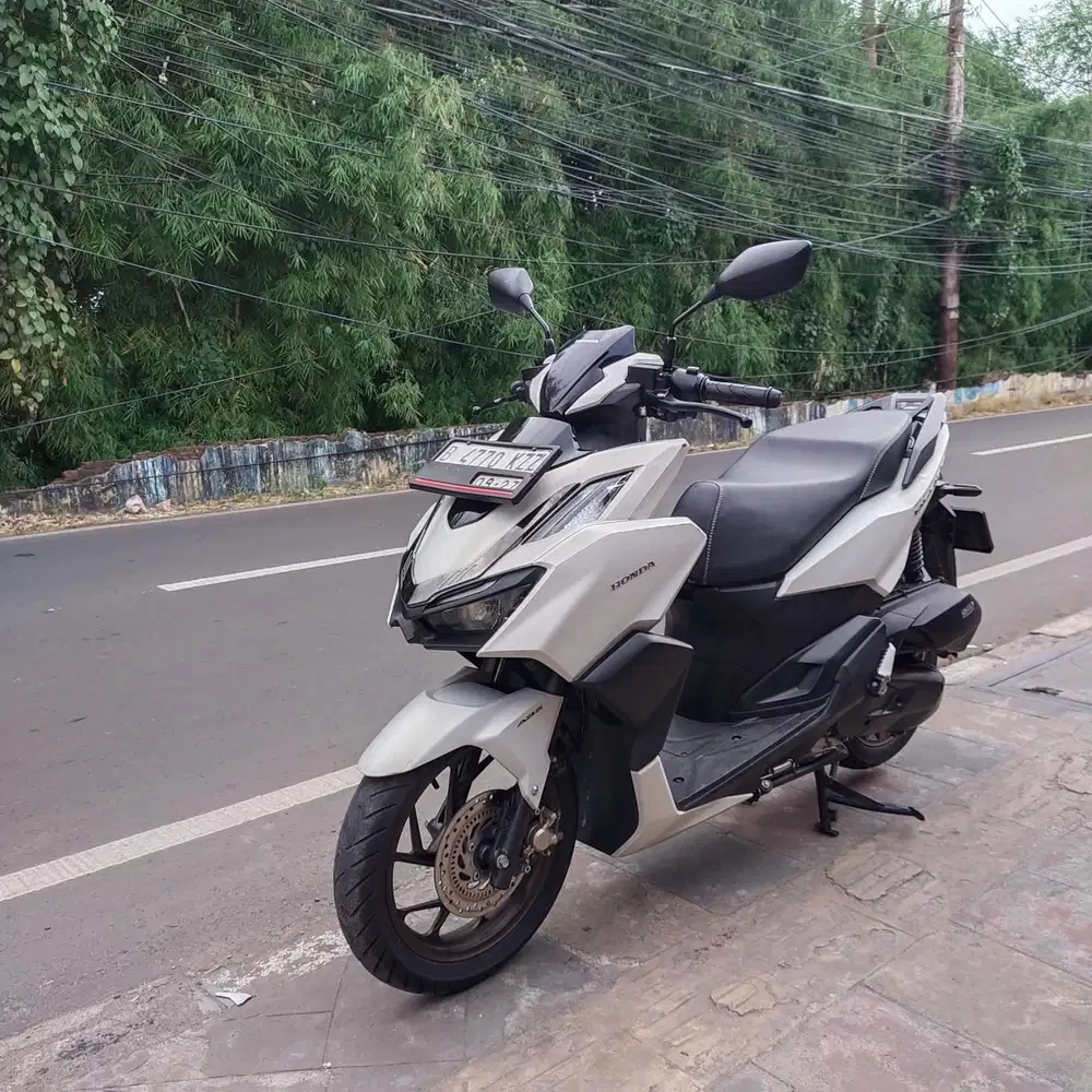 Honda Vario 160 ABS 2022 (Orisinil Bagus lengkap Mesin Cakep putih)