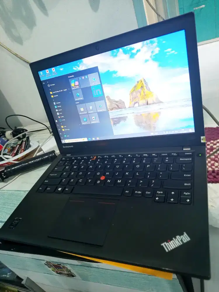 Laptop Lenovo Thinkpad x240 Core i5 Ram 8gb/SSD  . Lancar jaya