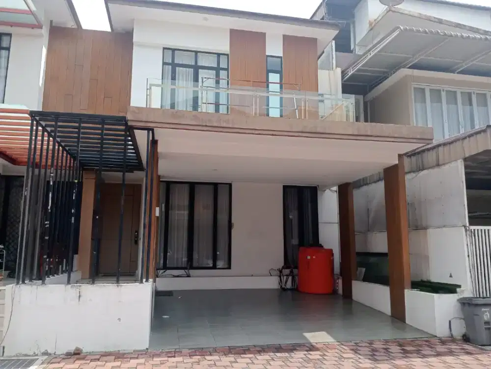 DIJUAL BU RUMAH VILLA DI KOMPLEK ELITE