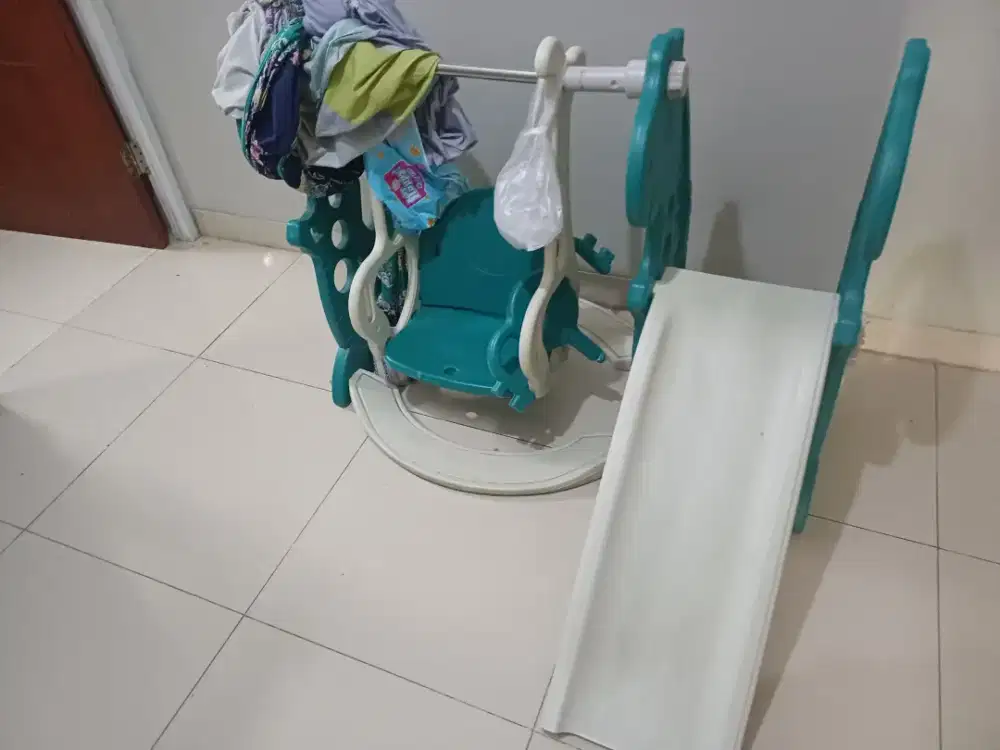 Mainan anak ayunan dan  selancaran