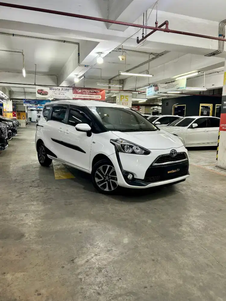 Low KM Toyota Sienta V AT 2016 Istimewa