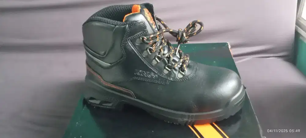 Sepatu safety King's ukuran 43