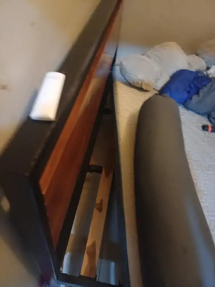 Dipan tempat kasur kayu bagus dan besi mewah