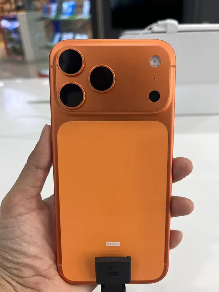 Ready Iphone 17 promax/ Pro 256 warna cosmic orange