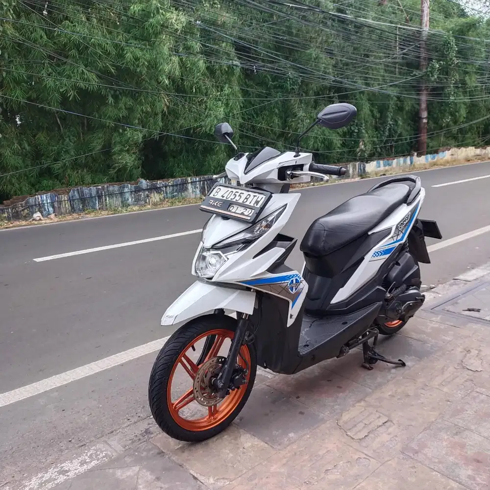 Honda Beat Eco 2018 (Orisinil Bagus lengkap Mesin Cakep putih)
