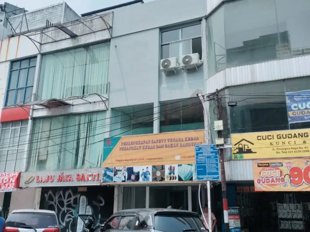 Ruko Pinangsia Raya lokasi ramai dan sudah renovasi