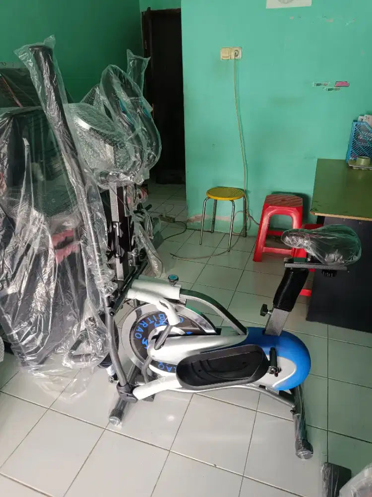 Sepeda statis tipe orbitrek