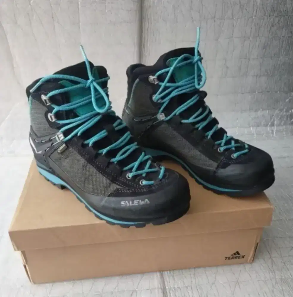 Sepatu Salewa Crow Goretex