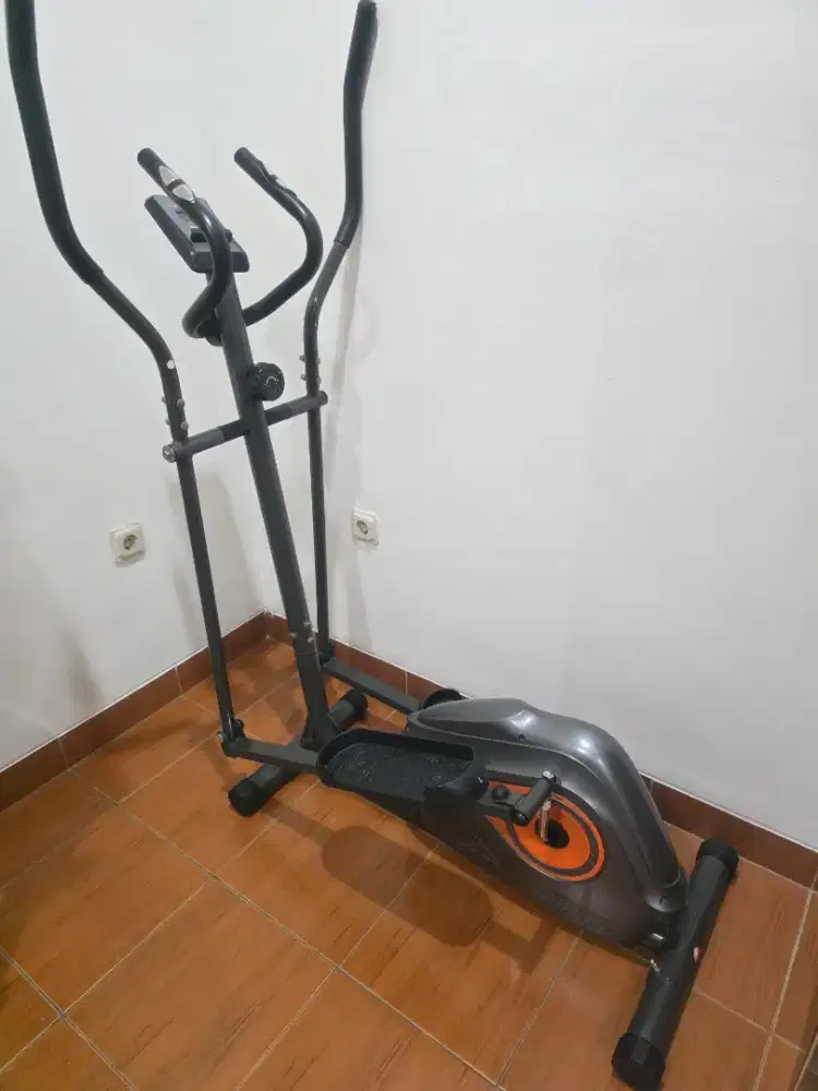 DIJUAL ELLIPTICAL BERWYN BAGUS TERAWAT