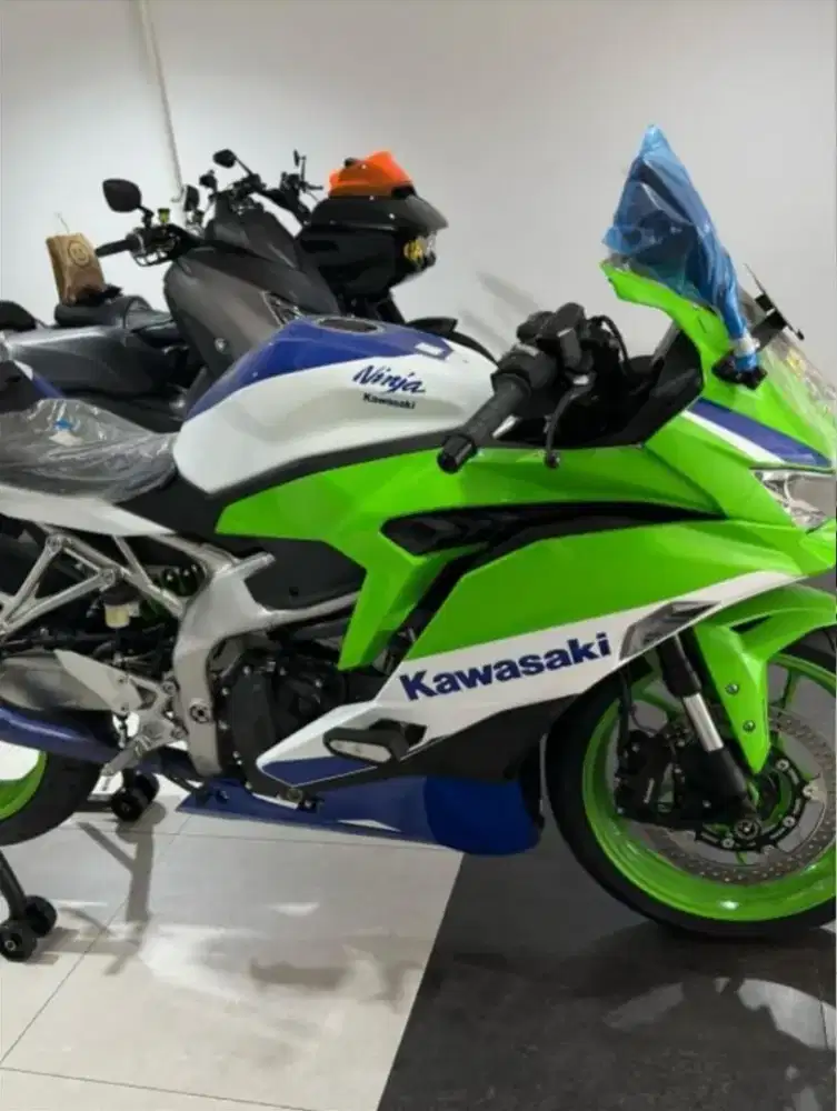 Kawasaki Ninja ZX25R 40th Anniversary Edition 2024
