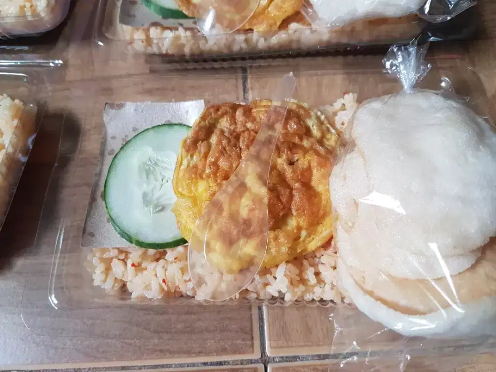 Nasi goreng bungkus mika