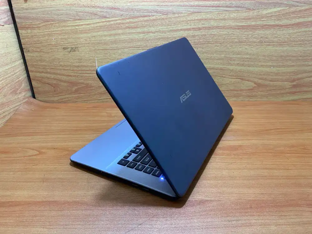 Laptop bekas merk asus