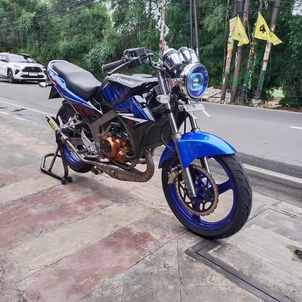 Kawasaki ninja Kiss 2004 (Orisinil Bagus lengkap Mesin Cakep biru)