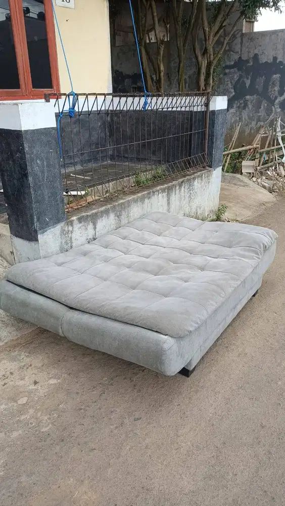 Sofa Kasur 120 x 180 cm Abu-abu + Matras Busa tambahan (Topper)