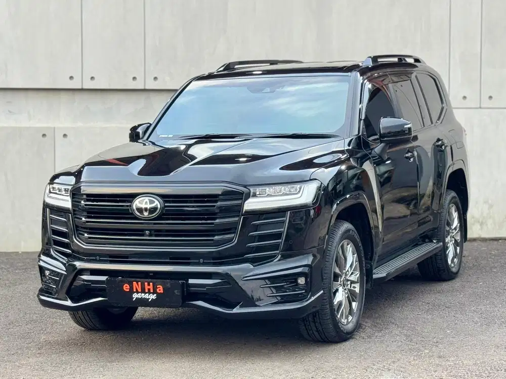 KM 19rb.. New LAND CRUISER VXR-300 4X4 AT 2022.. eNHa garage Semarang.