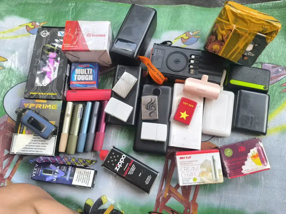 Powerbank, zippo, Kompor camping