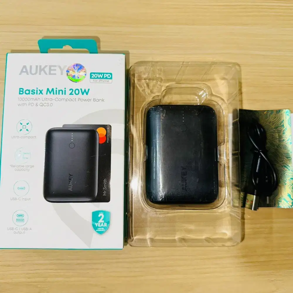 Powebank Aukey 10.000 mAh Fast Charging Like New Garansi 16 bln