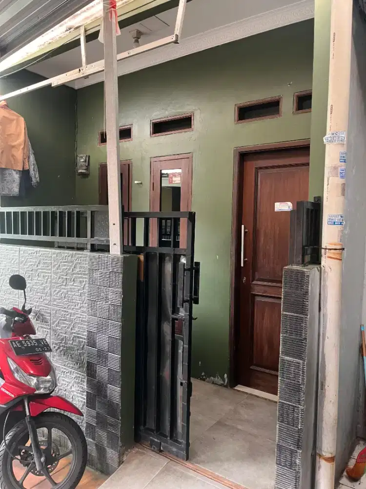 Kontrakan 1 rumah 2 lantai Srengseng tahunan/setengah tahun