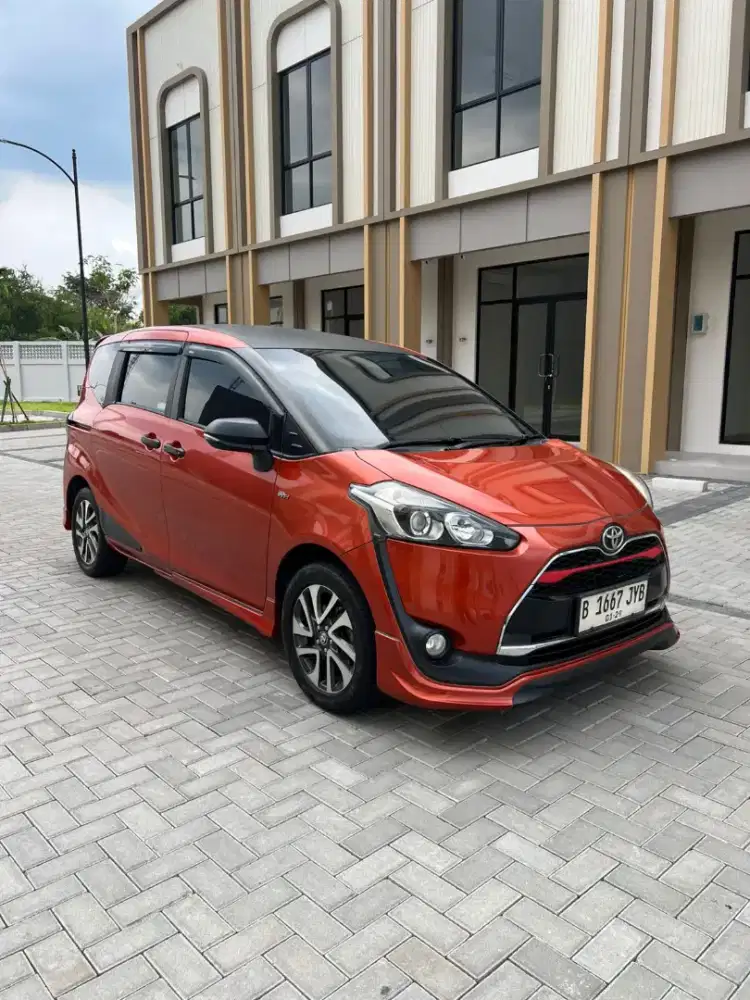 TOYOTA SIENTA 1.5 V-AT 2017 KONDISI TERAWAT DAN PASTINYA MULUS