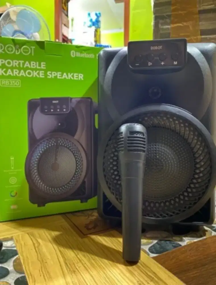 Speaker Karaoke Robot