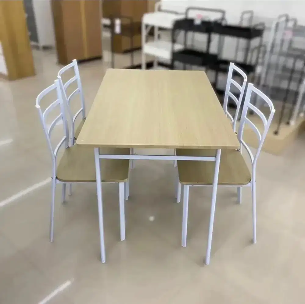 MEJA SET KURSI MAKAN HARIS