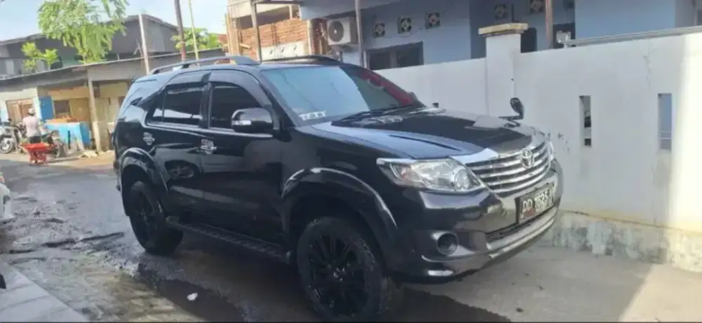 Mobil fortuner metic 2012