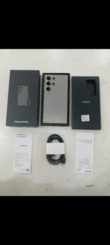 Samsung galaxy S24 Ultra 12/512 bagus banget