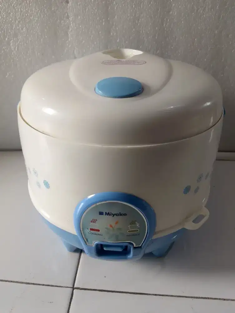 Rice cooker merk Miyako 1,2L