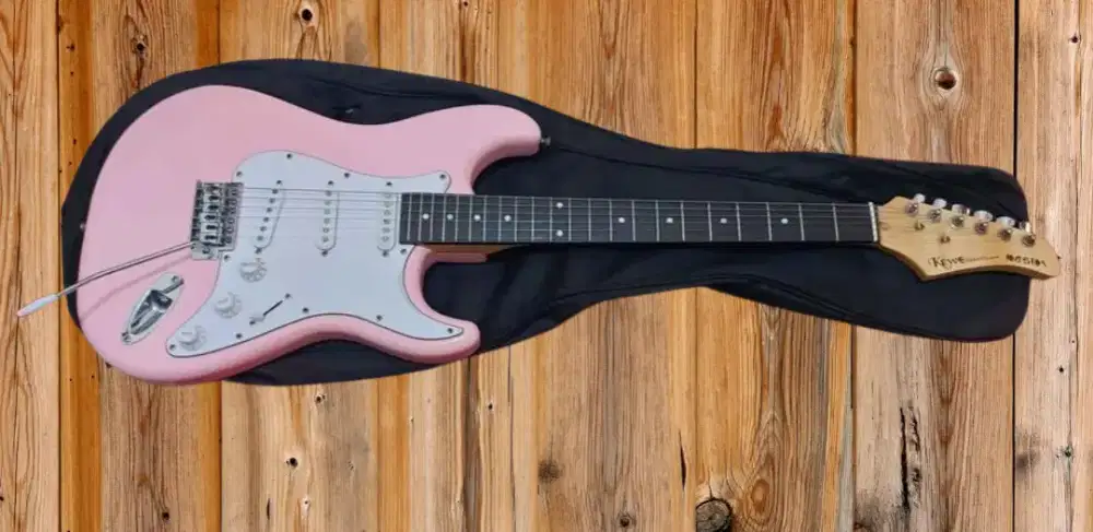 Gitar elektrik model stratocaster pabrikan