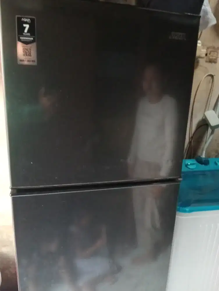 Jual kulkas bekas merk aqua