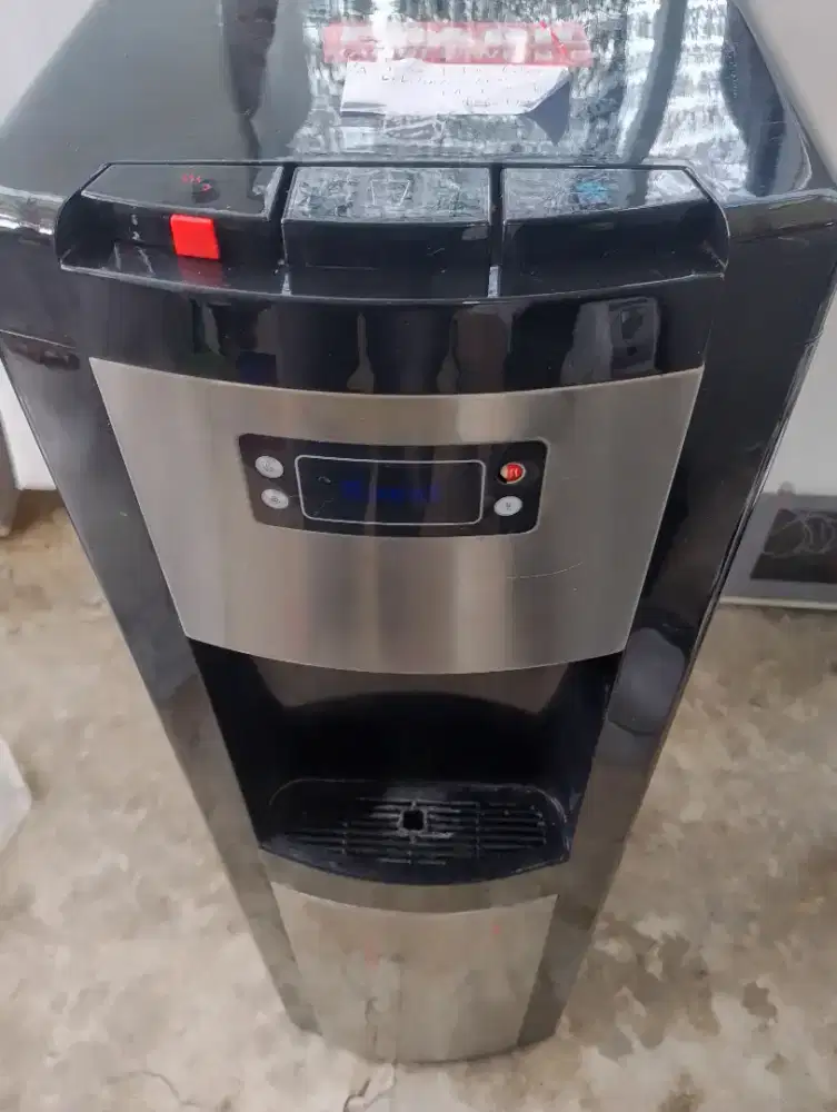 Dispenser tipe galon bawah Merk Royal