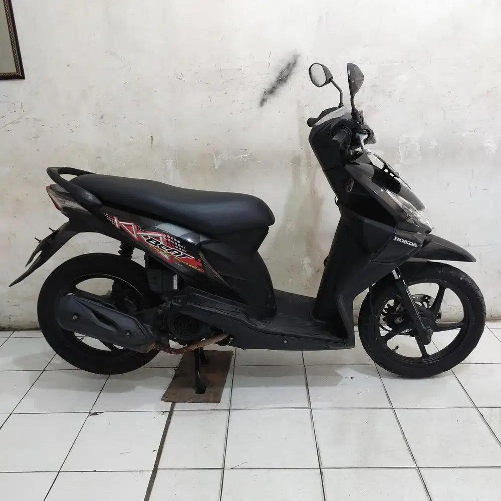 Honda Beat karbu 2011 (Orisinil Bagus lengkap Mesin Cakep Hitam)