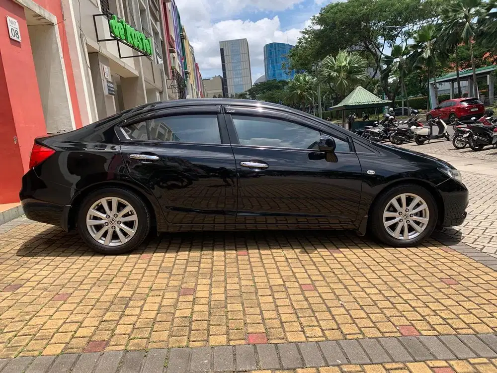 Honda civic FB 1.8 bensin AT 2013 hitam