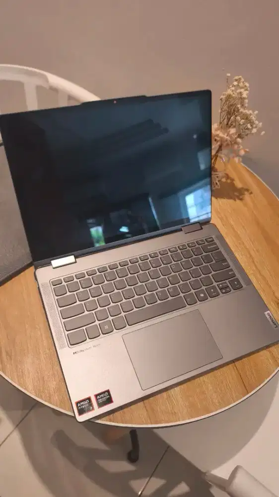 Laptop Lenovo Yoga 7 2in1 AMD Ryzen