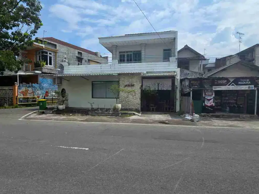 Rumah Strategis Pinggir Jalan Manahan Banjarsari Solo, Cocok Untuk Usaha Atau Kantor.
