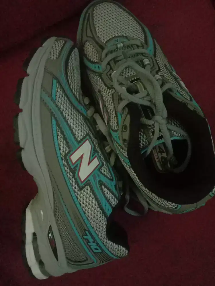 Sepatu New Balance 740 size 37