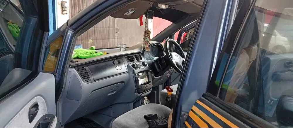 Hyundai trajet tahun 2000