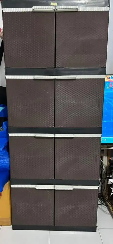 Lemari pelastik coklat