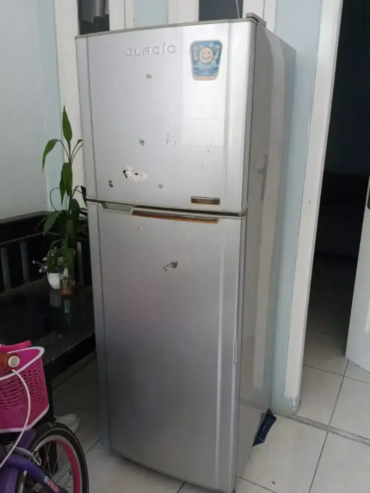 Kulkas Toshiba 2 pintu