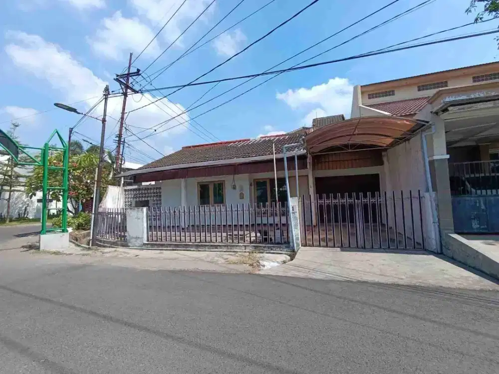 DIJUAL RUMAH HITUNG TANAH POSISI HOOK DI PERUMAHAN KUTISARI INDAH KEC. TENGGILIS SURABAYA ROW JALAN 4 MOBIL