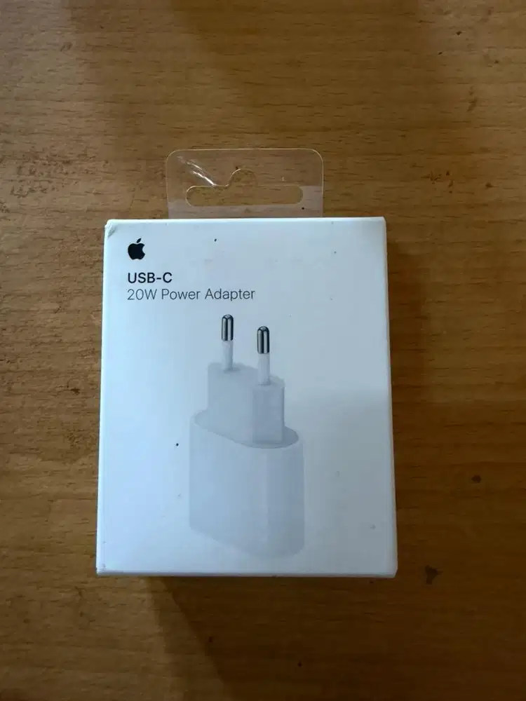 Apple 20 Watt Power Adapter untuk Iphone 16 Pro Max original