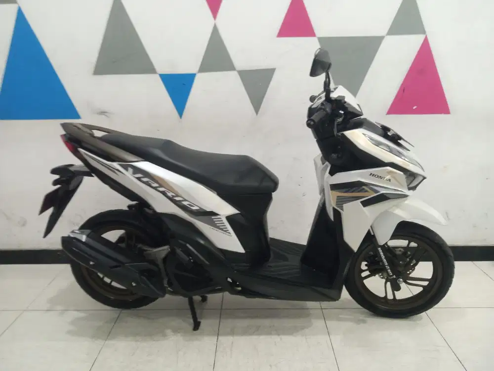 Vario 125 CBS ISS keyless 2023 Putih