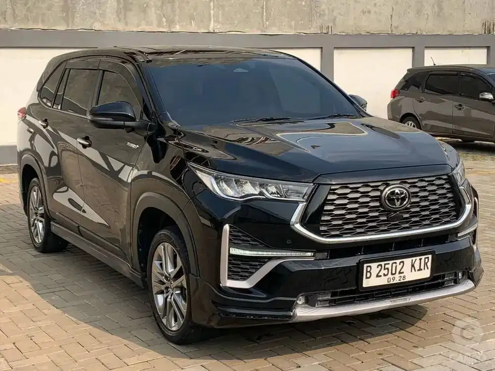 Toyota Zenix 2.0 Q Modelista Hybrid AT 2023 Hitam PREMIUM B2502KIR