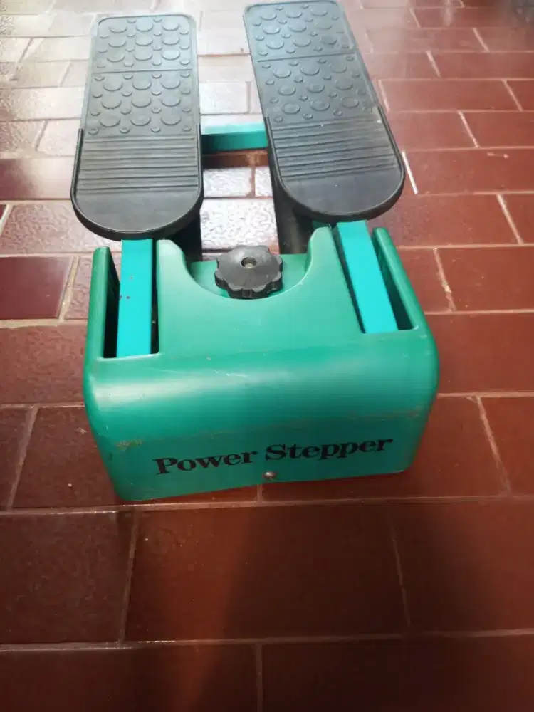 Alat olah raga jalan  .