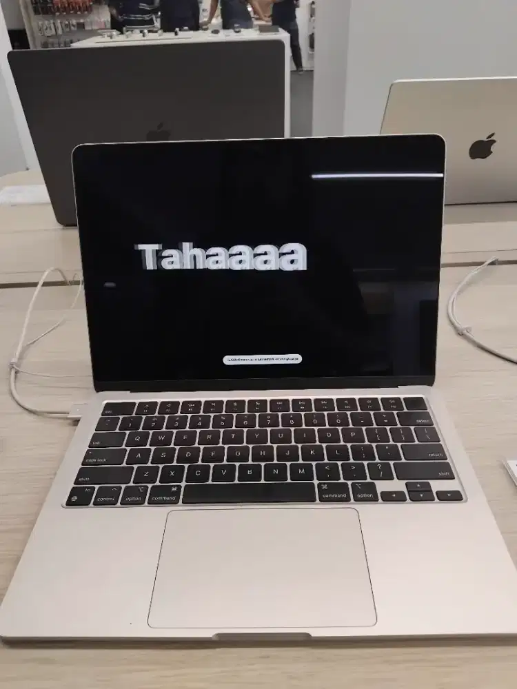 cicilan Macbook Air   13 inci m2