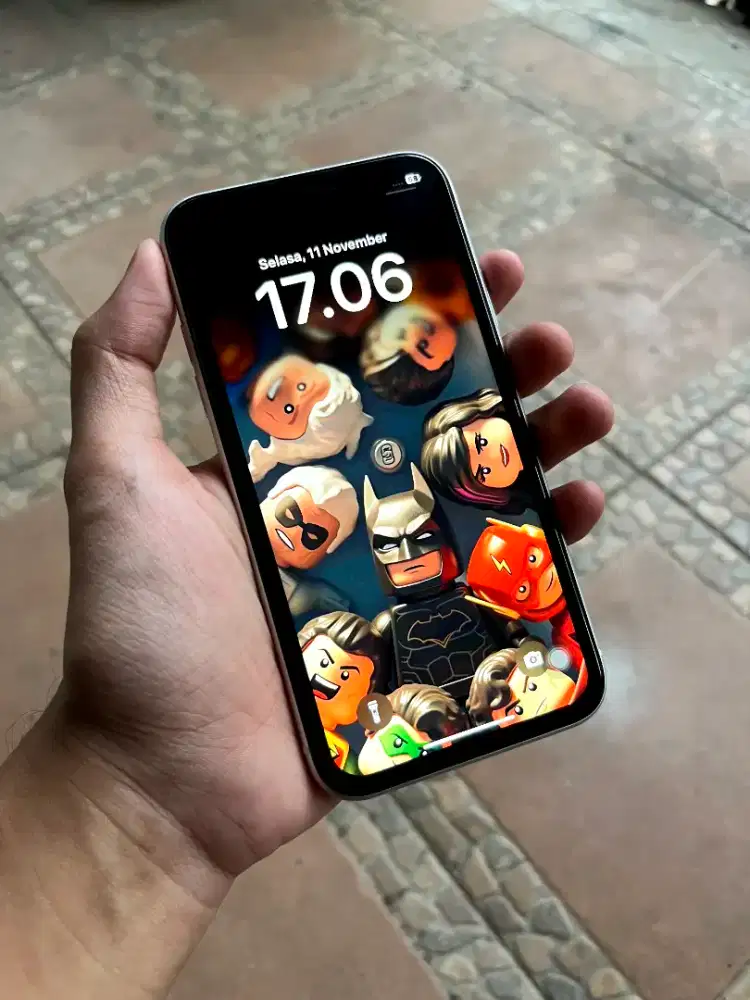 iPhone XR 64 GB putih