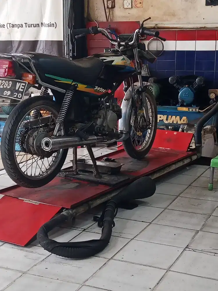 Honda win 100 th 2000